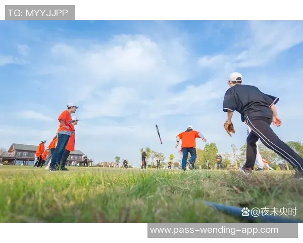 武汉业余足球队的拼搏精神与团结力量展现城市活力与热情 武汉业余足球队的拼搏精神与团结力量展现城市活力与热情