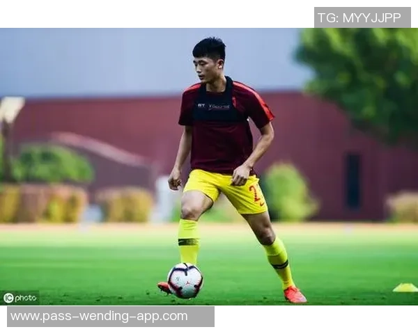 林良铭引领新时代足球风潮展现中国球员的无限可能与梦想