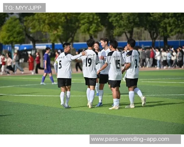 汉中市小学足球队积极备战校园联赛展现青春活力与团队精神