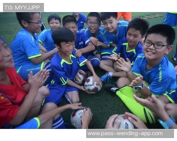 足球小将初中国的梦想与成长之路:从绿茵场到人生舞台的精彩旅程 足球小将初中国的梦想与成长之路:从绿茵场到人生舞台的精彩旅程